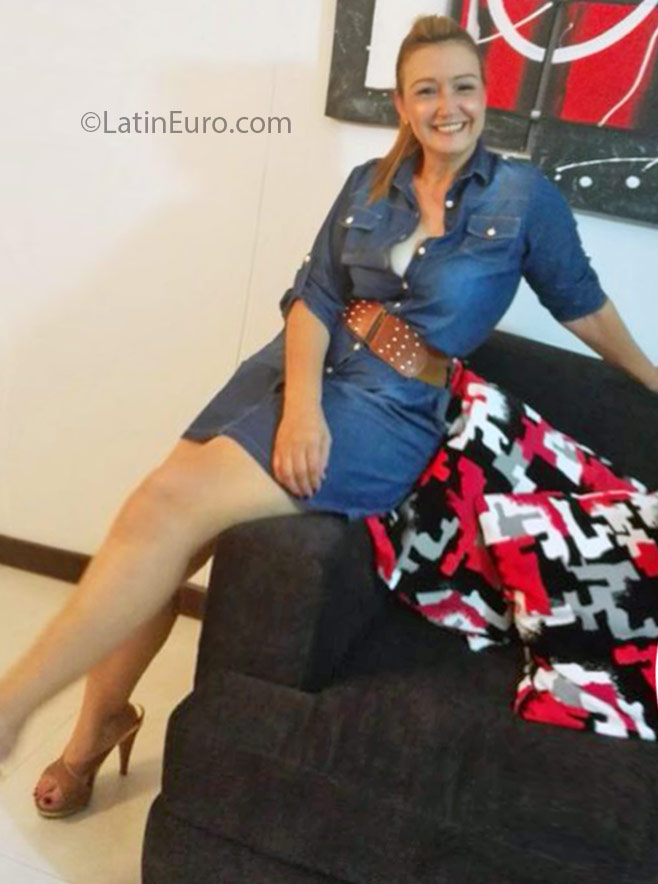 Date this hot Colombia girl May from Cali CO18913