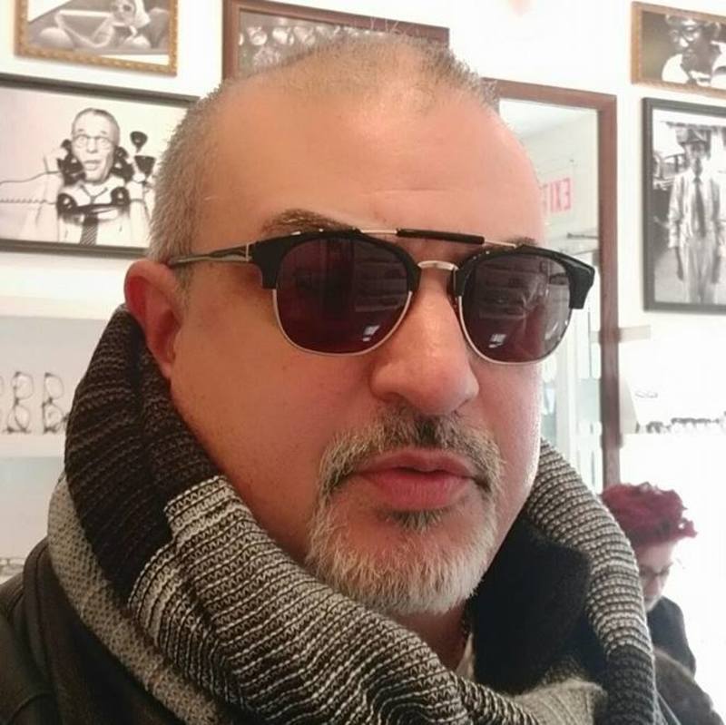 Date this stunning United States man ElRomantico from Chicago US17326