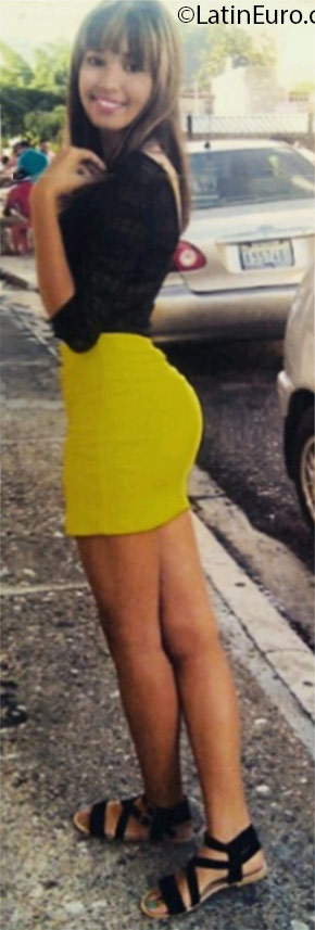 Date this pretty Dominican Republic girl Isamial from Santo Domingo DO25705