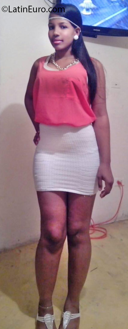 Date this passionate Dominican Republic girl Yenelis from Santo Domingo DO25782