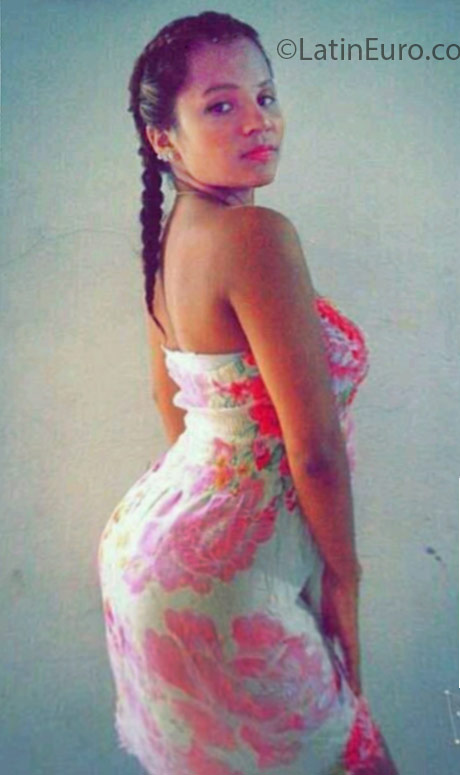 Date this young Colombia girl Brenda from Cartagena CO18951