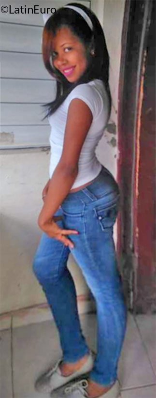 Date this funny Dominican Republic girl Leidy from Santo Domingo DO25796
