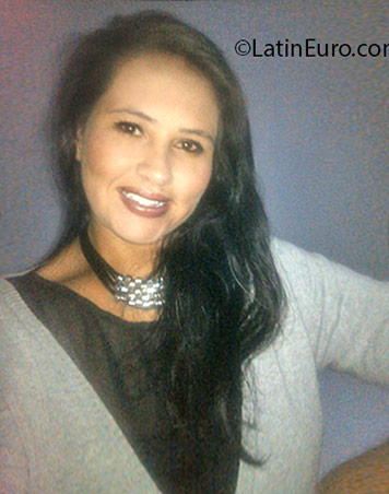 Date this pretty Colombia girl Laura from Manizales CO18964