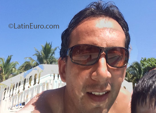 Date this charming United States man Luis from Miami US17381
