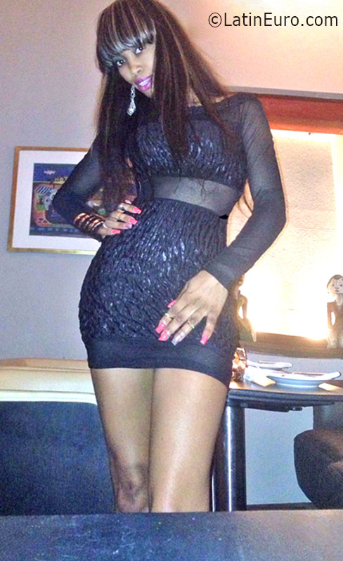 Date this charming Dominican Republic girl Myriam Nikita from Santo Domingo DO25919