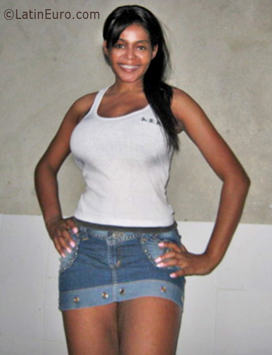 Date this attractive Colombia girl Jeycy from Cali CO30322