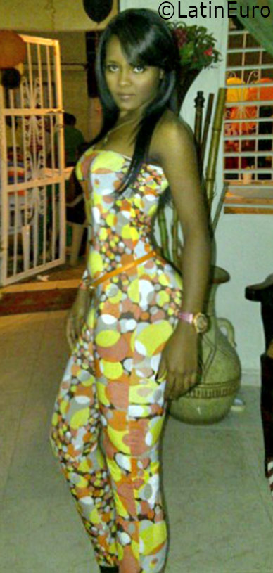 Date this pretty Dominican Republic girl Arisleny from Santo Domingo DO31884