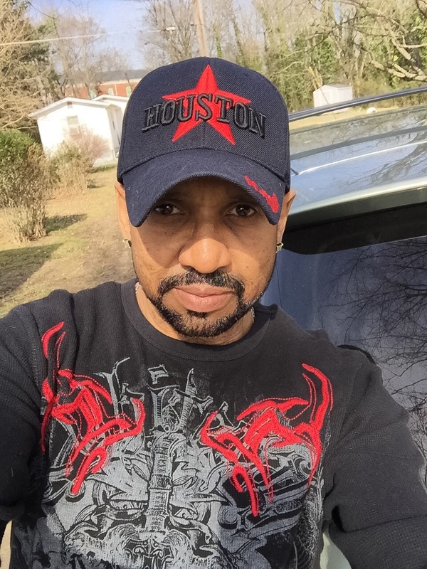 Date this nice looking United States man Milton from Clarksville US17441