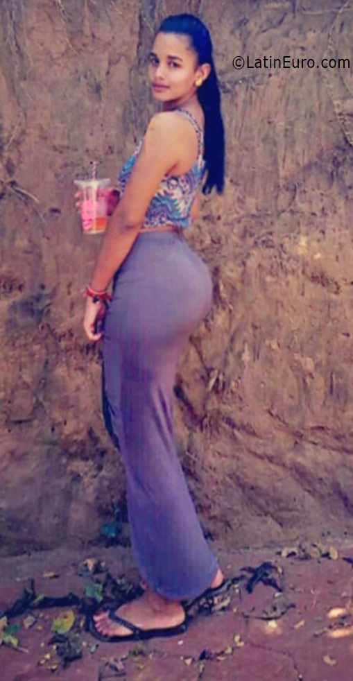 Date this tall Dominican Republic girl Gabriela from Santiago DO26068
