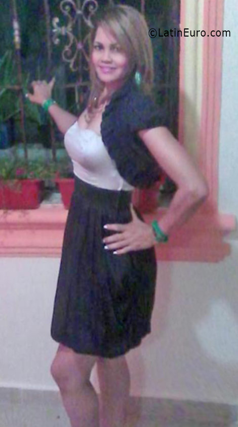 Date this foxy Dominican Republic girl Virginia from Santo Domingo DO26337