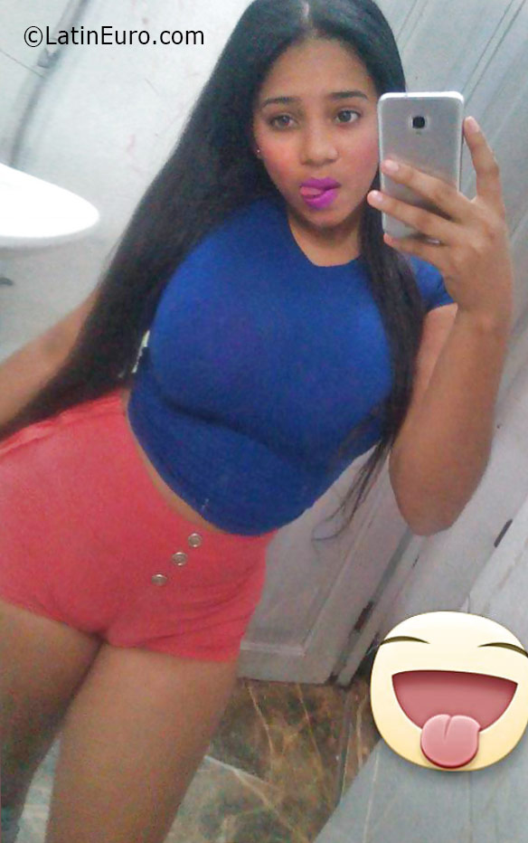 Date this sultry Dominican Republic girl Linda from Santo Domingo DO26127