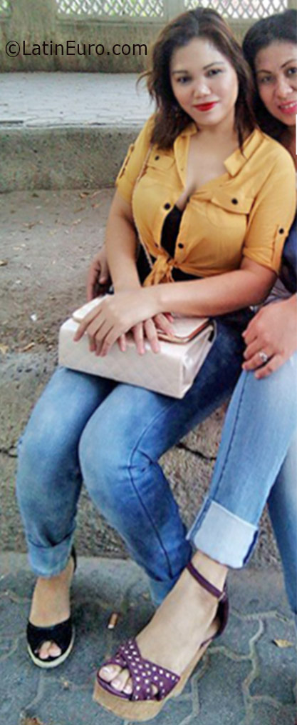 Date this passionate Kuwait girl Jonalyn from Manila and Kuwait City PH910