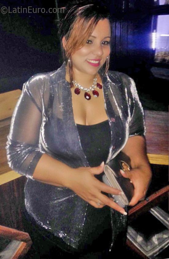 Date this funny Honduras girl Jelin from Roatan HN2233