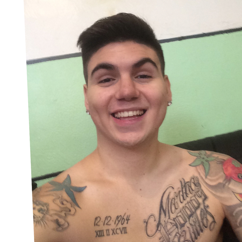 Date this georgeous Colombia man Alex from Paris CO19113