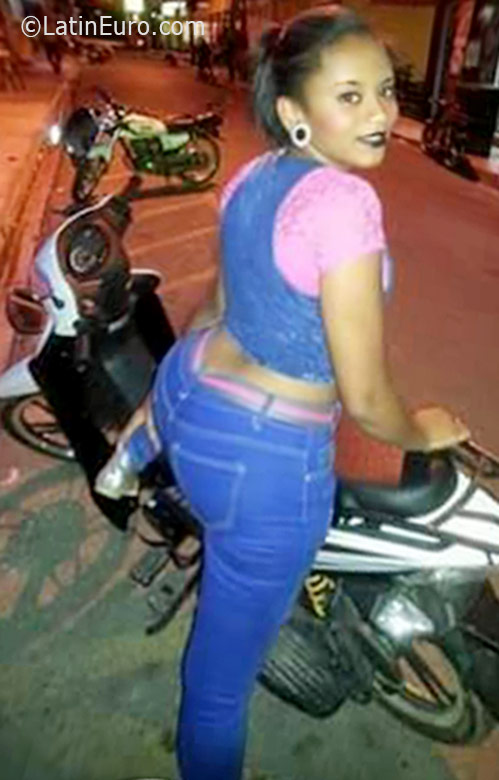 Date this happy Dominican Republic girl Nicol from Santiago DO26191