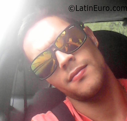 Date this young Colombia man Jhoam from Medellin CO19136