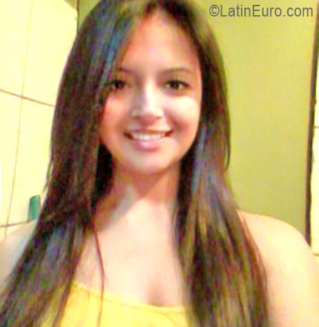 Date this stunning Honduras girl Saydi from Tegucigalpa HN2243