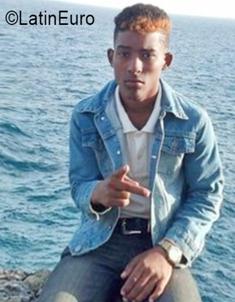 Date this charming Dominican Republic man Leonardo from Santo Domingo DO26396