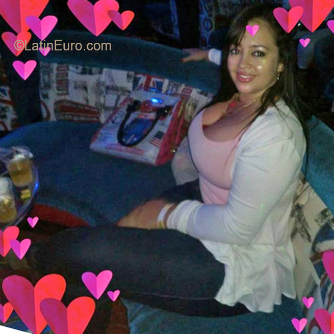 Date this pretty Colombia girl Monica from Cali CO19377