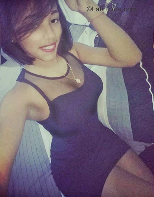 Date this tall Dominican Republic girl Arianna from Santo Domingo DO26611