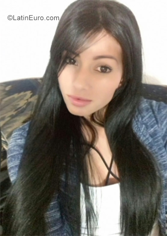 Date this lovely Colombia girl Leivelez from  CO19563