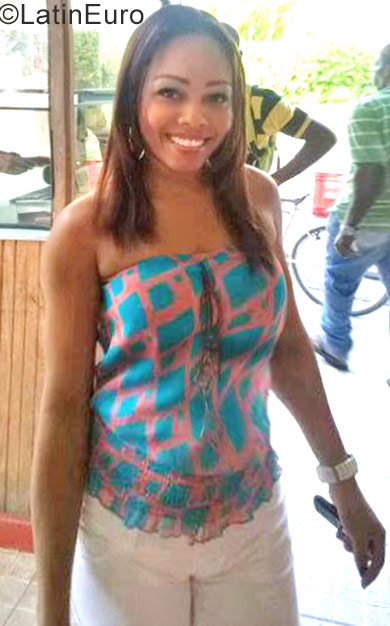 Date this good-looking Dominican Republic girl Yadira from Santo Domingo DO26662
