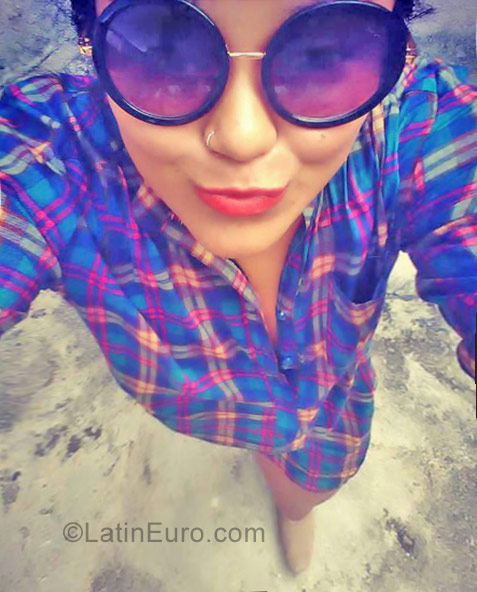 Date this georgeous Colombia girl Angie from Cali CO19592