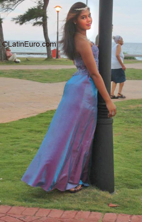 Date this attractive Dominican Republic girl Raynalis from Puerto Plata DO27524