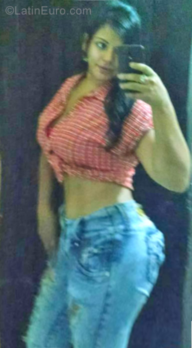 Date this nice looking Colombia girl Mayerly from Cali CO19713