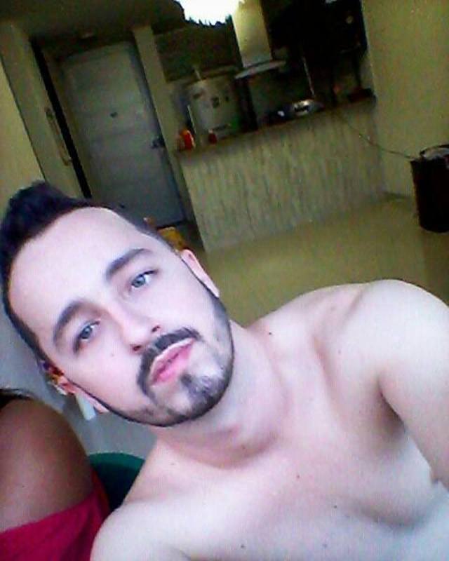 Date this young Colombia man Juan fernando from Bucaramanga CO19721