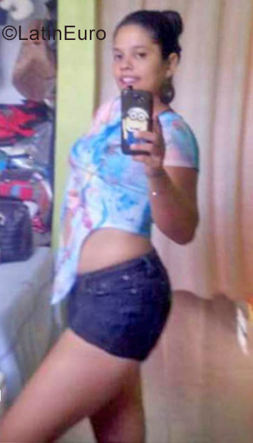 Date this cute Dominican Republic girl Desiree from Santo Domingo DO26832