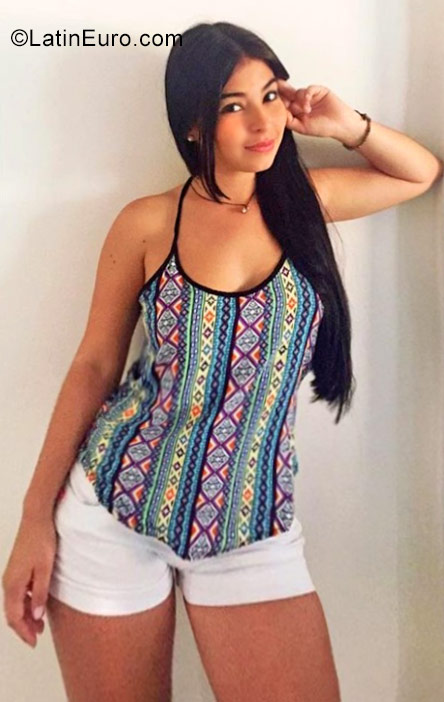 Date this passionate Colombia girl Daniela from Cali CO19732