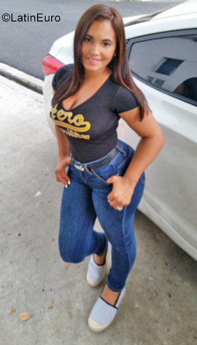 Date this foxy Dominican Republic girl Odelen from Santiago DO26846