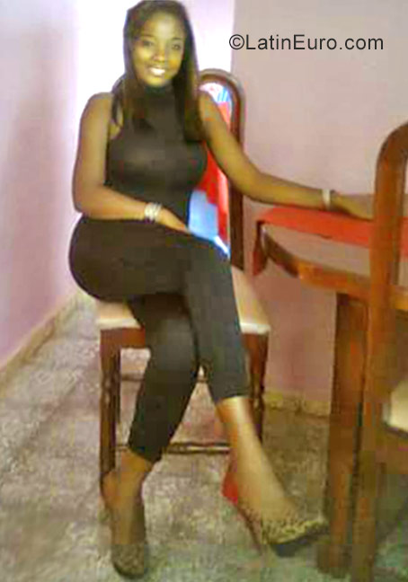 Date this nice looking Dominican Republic girl Yaelis from Higuey DO26931