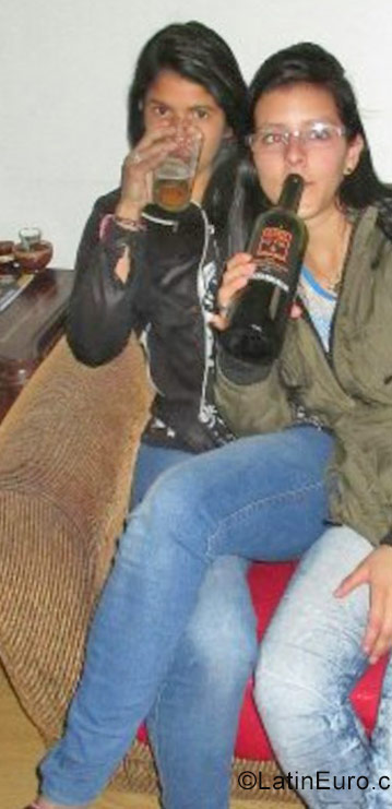 Date this pretty Colombia girl Carolina from Bogota CO19817
