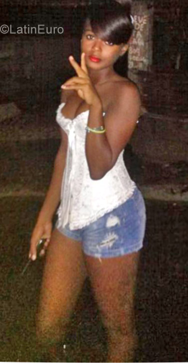 Date this charming Dominican Republic girl Claribel from Santo Domingo DO26988