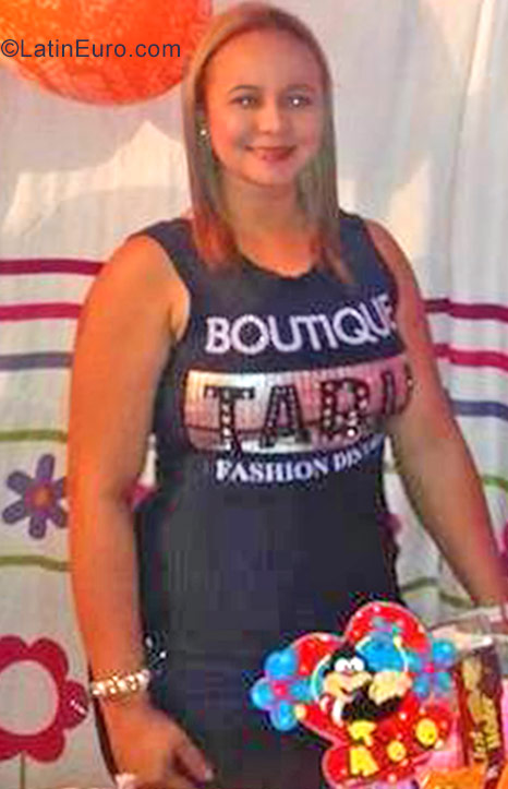 Date this happy Colombia girl Mayra from Barranquilla CO19944