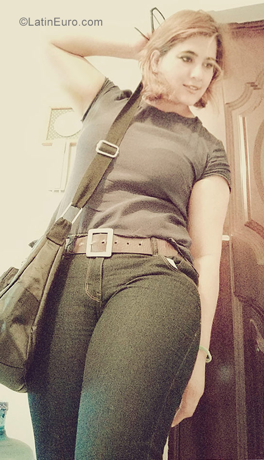 Date this nice looking Honduras girl Isabel from San Pedro Sula HN2309