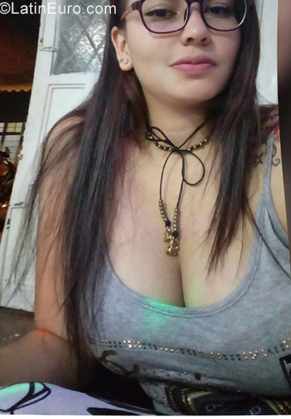 Date this young Colombia girl Leidy from Cali CO20334