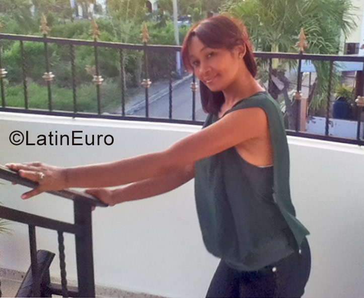 Date this beautiful Dominican Republic girl Bilerka from Santiago DO29178