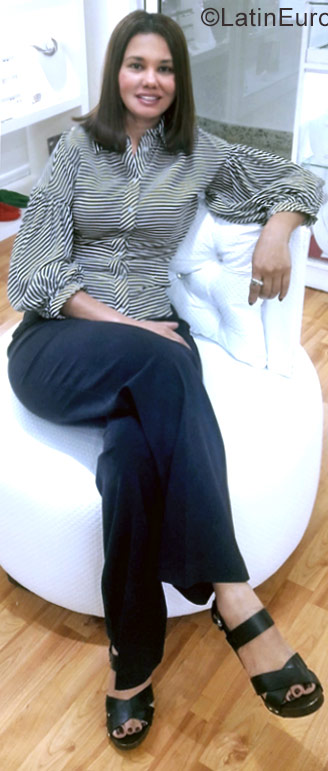 Date this charming Dominican Republic girl Victoria from Santo Domingo DO27946