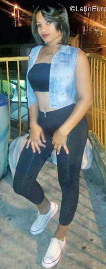 Date this hot Dominican Republic girl Esther from Santo Domingo DO28101