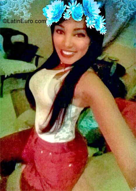 Date this voluptuous Dominican Republic girl Saray from Santo Domingo DO28183