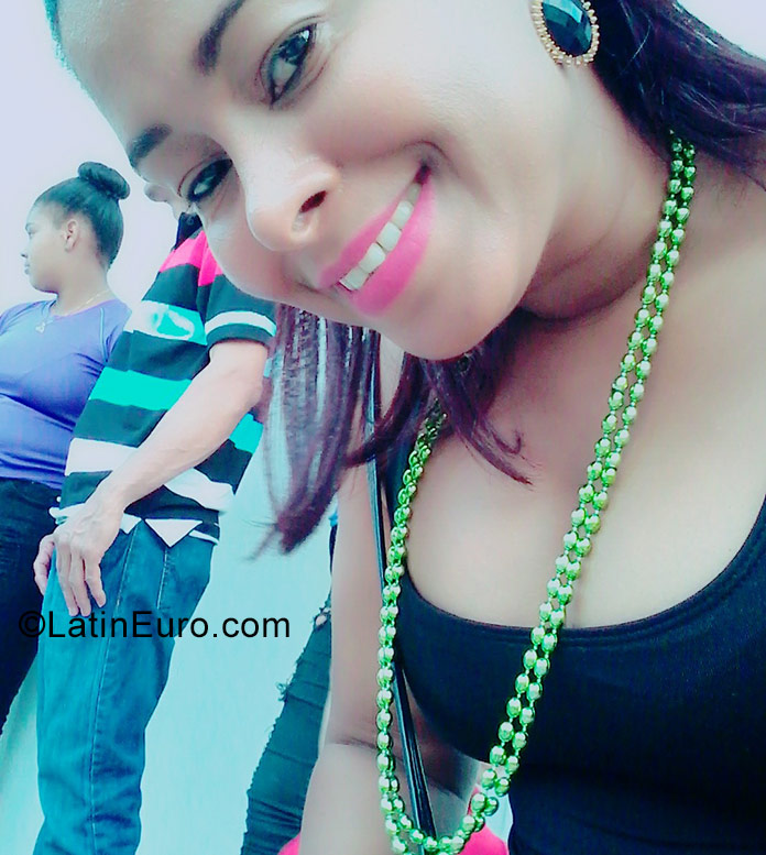 Date this tall Dominican Republic girl Wanda from Santiago DO28191