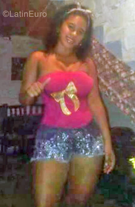 Date this happy Colombia girl Sol from Cali Valle CO21060