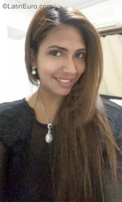 Date this charming Dominican Republic girl Wendy from Santo Domingo DO28221