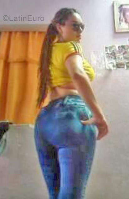 Date this voluptuous Colombia girl Fernanda from Bogota CO21095