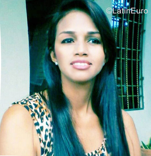 Date this nice looking Dominican Republic girl Demeria from La Vega DO30555