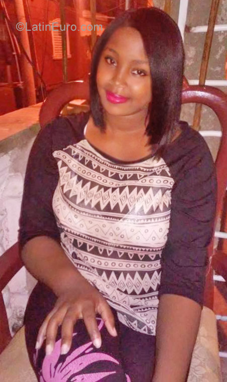 Date this georgeous Dominican Republic girl Nairobi from Santo Domingo DO28547