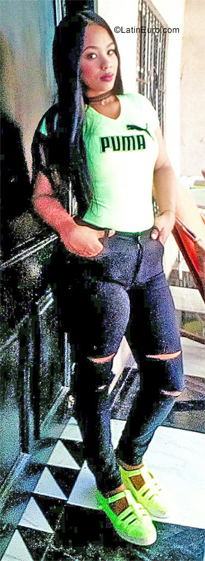 Date this georgeous Colombia girl Yoly from Santa Marta CO21341